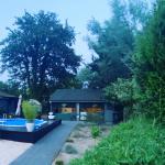 Tuinhuis plus caravan voor 5p in Oosterhout G